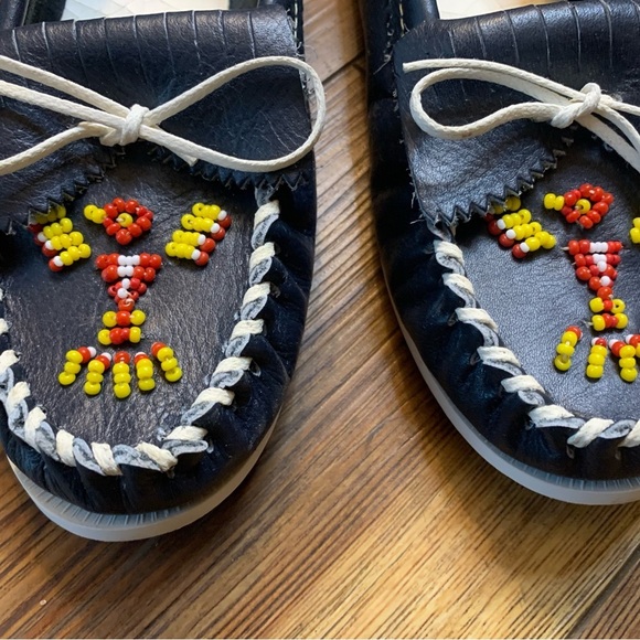 Handcrafted Adirondack Beaded Women’s Moccasin’s Navy Size 6.5 - Picture 4 of 9